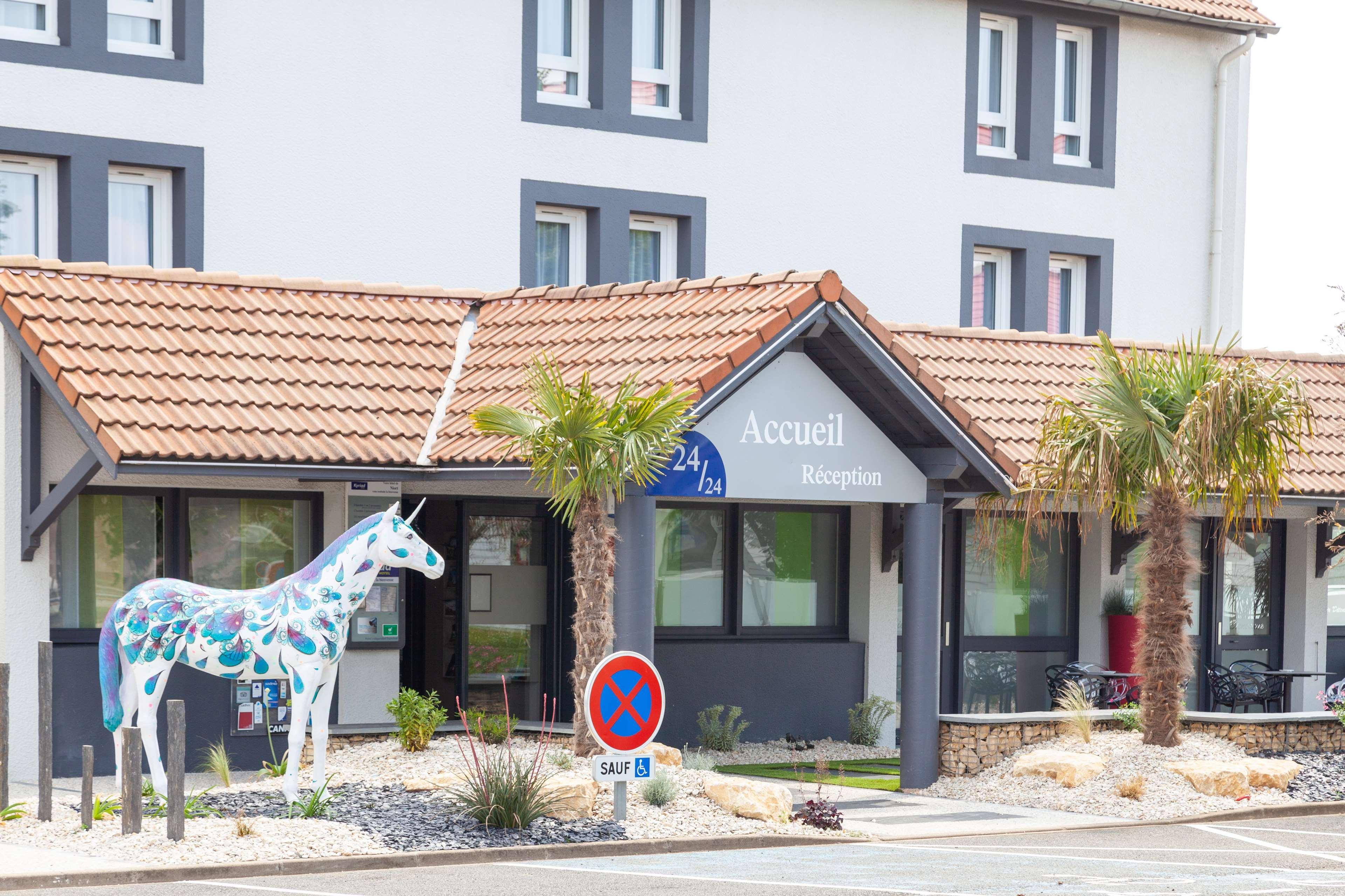 Kyriad Niort-Espace Mendesfrance Exterior foto