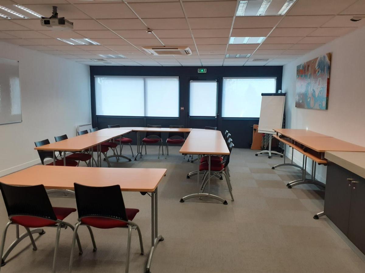 Kyriad Niort-Espace Mendesfrance Exterior foto